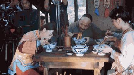 剧情已过半,主角领盒饭,反套路不断,《那年花开》的脑洞忒厉害