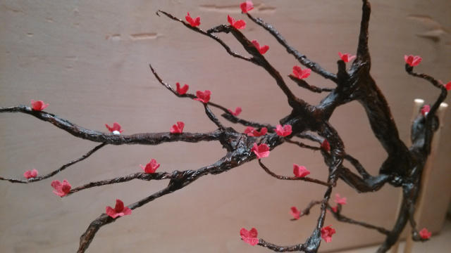 为茶室添一缕梅香,只需卫生纸与铁丝的完美结合