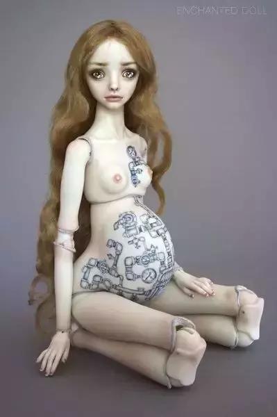 李晨花200万为冰冰买的娃娃，是他写了4个月邮件求来的私人定制