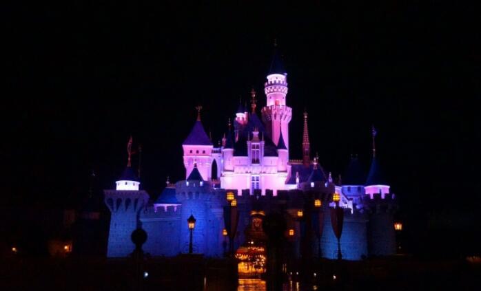 香港迪士尼乐园和上海迪士尼乐园,香港迪士尼和上海迪士尼