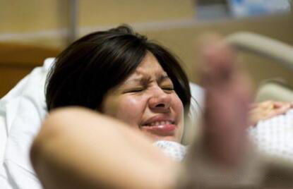 孕妇生孩子经历三大尴尬事,孕妇顺产生孩子的痛苦