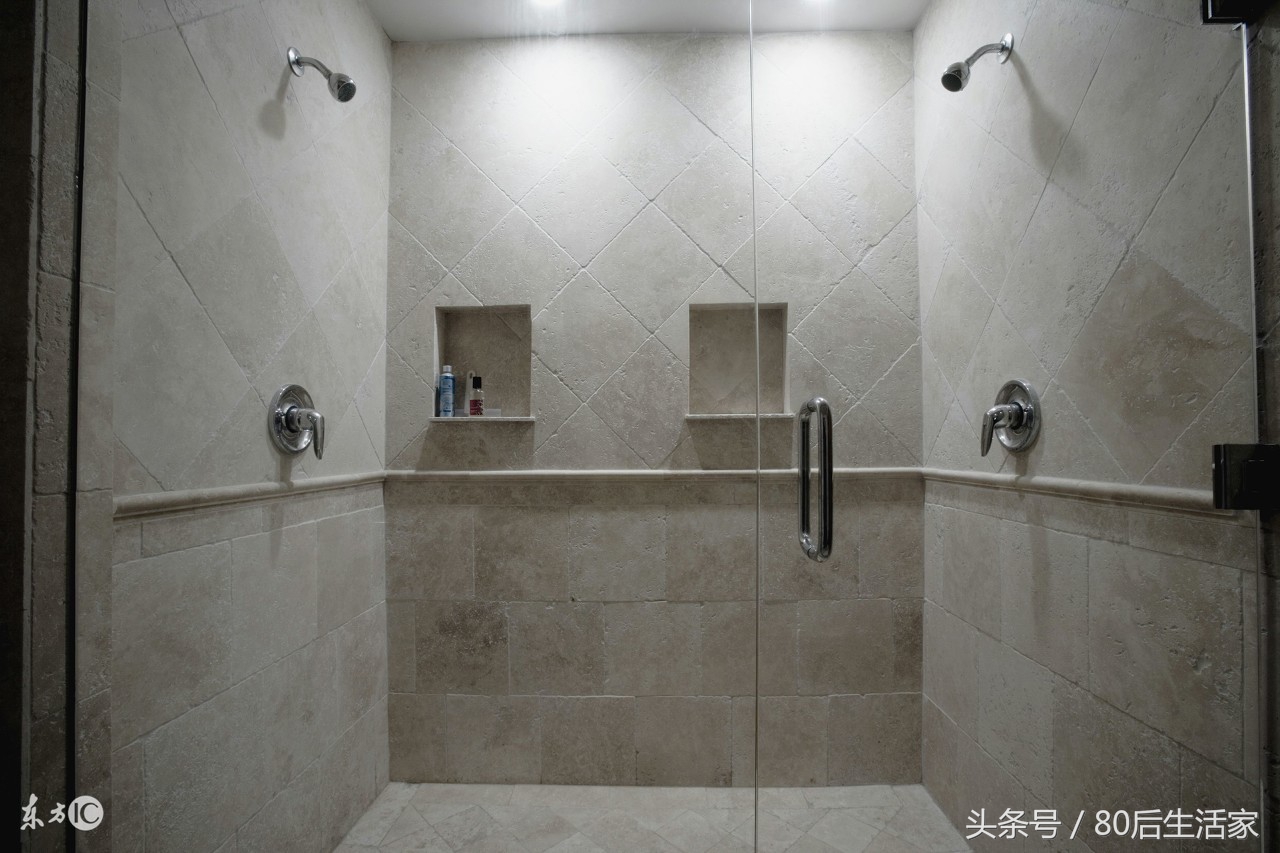 淋浴瓷砖和浴室瓷砖不一样,瓷砖上再贴瓷砖