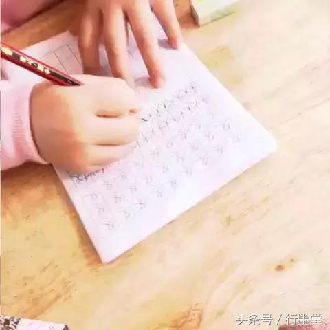 孩子书写太潦草纠正不过来,孩子写字太潦草什么方法能写好字