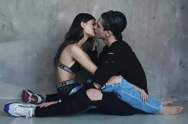 潮牌vetements带俄罗斯字母,vetement官方旗舰店潮牌