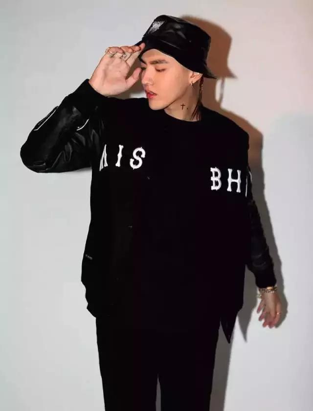 潮牌vetements带俄罗斯字母,vetement官方旗舰店潮牌