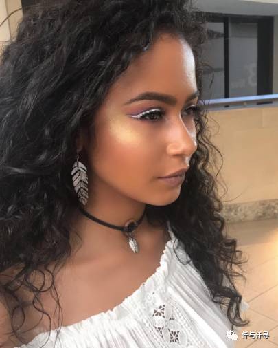 蕾哈娜彩妆品牌名字,蕾哈娜的彩妆品牌生命周期分析