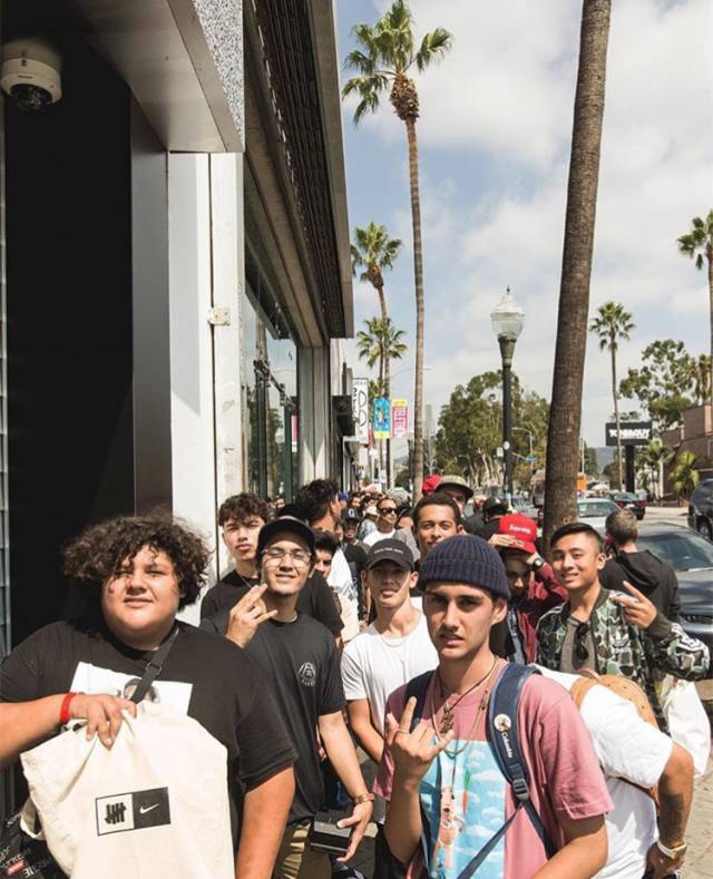 不甘做支线争上位？Aape洛杉矶新店要从Supreme碗里抢钱？