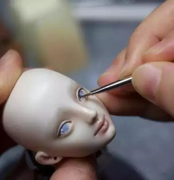 李晨花200万为冰冰买的娃娃，是他写了4个月邮件求来的私人定制