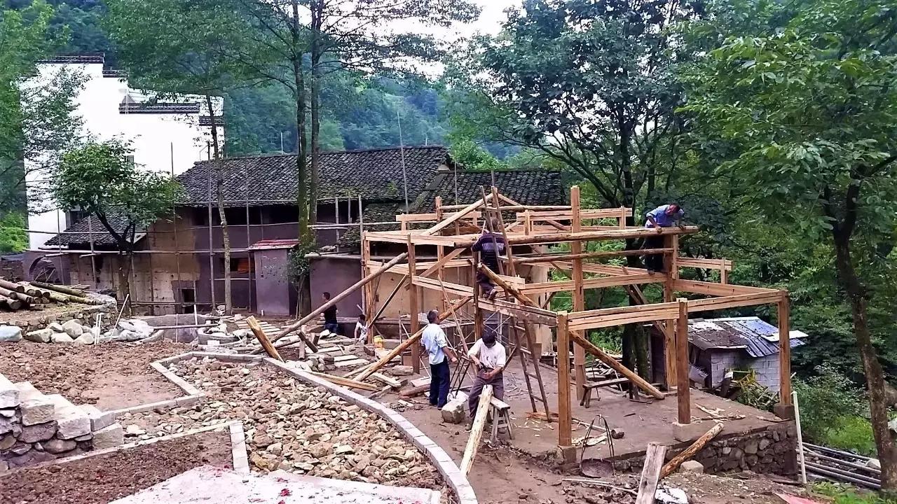 30年间从学徒到大师,46岁他隐居黄山脚下匠心造出2000㎡避世山居