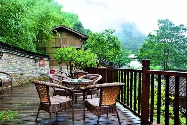 30年间从学徒到大师,46岁他隐居黄山脚下匠心造出2000㎡避世山居