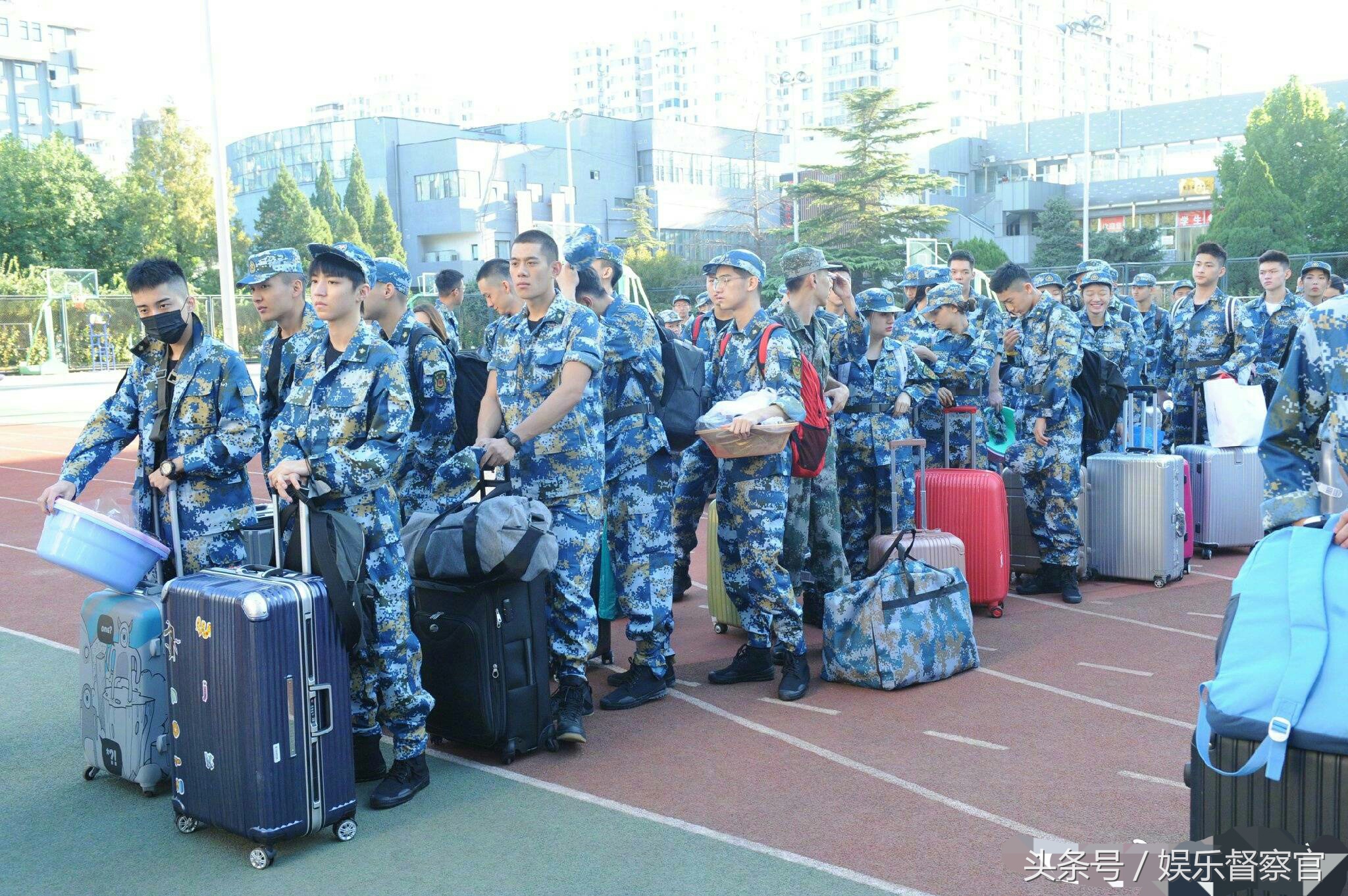 王俊凯军训照片曝光,王俊凯军训前的照片