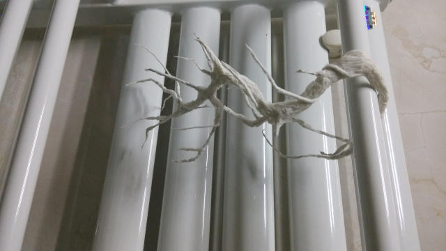 为茶室添一缕梅香,只需卫生纸与铁丝的完美结合