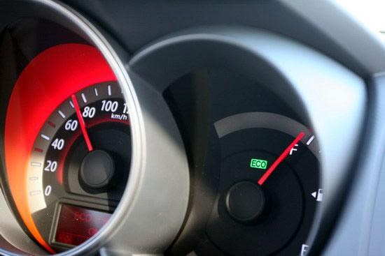 在路上车没油了扣几分,闯红灯扣6分罚200不处理可以吗