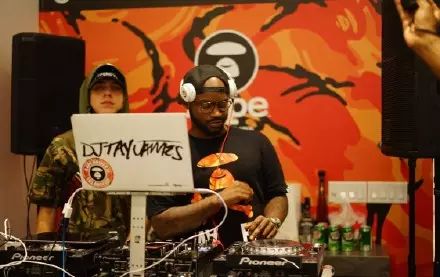 不甘做支线争上位？Aape洛杉矶新店要从Supreme碗里抢钱？