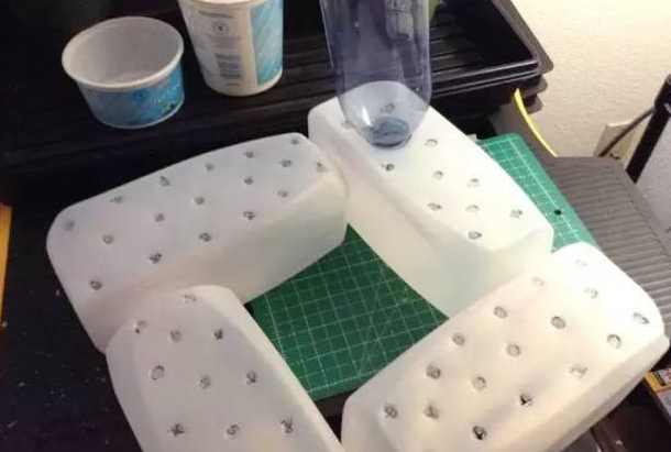 用塑料瓶自制植物自动浇水器,花盆土干了自动浇水器