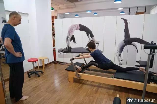 30岁的我们保温杯里泡枸杞,你的保温杯里泡枸杞了吗