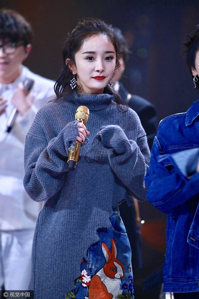 周冬雨夏季衣服穿搭,杨幂夏天穿搭风格