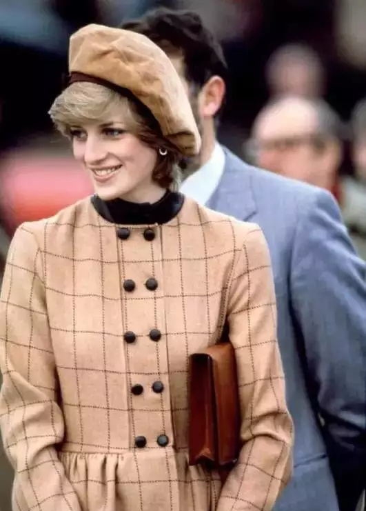 厨师贝雷帽戴法,厨师贝雷帽的正确戴法