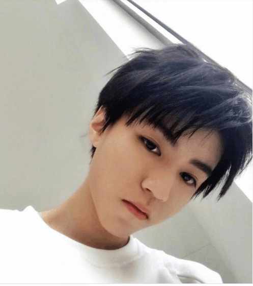 王俊凯军训前的照片,王俊凯军训时的图片