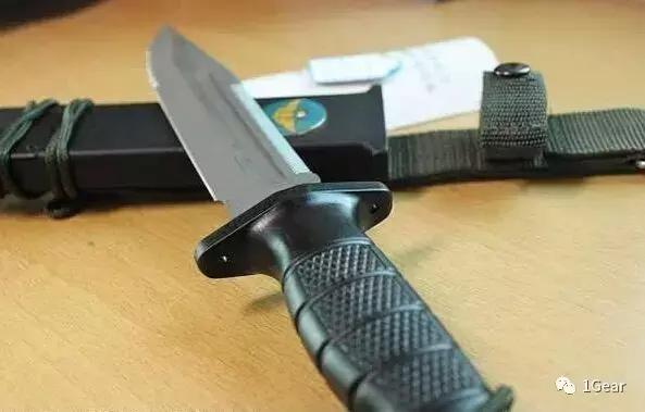 吊了!两款经典战术刃居然力压世界上最毒的*刀刺**56式三棱*刺军**