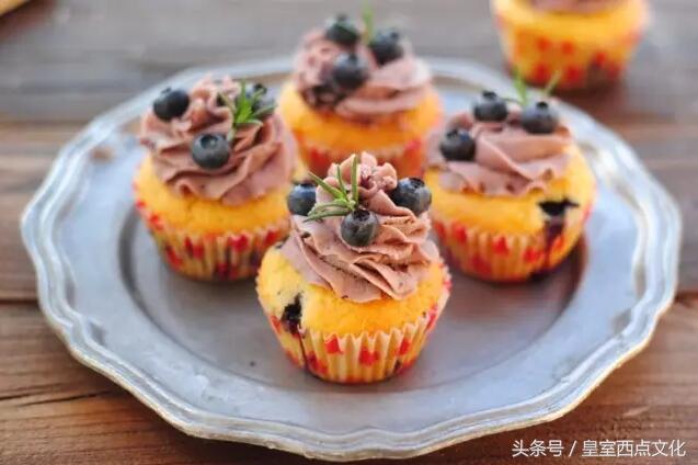 清新口味蛋糕,简约风蓝莓乳酪蛋糕