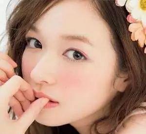 腮红颜色很多,腮红哪个颜色比较自然一点