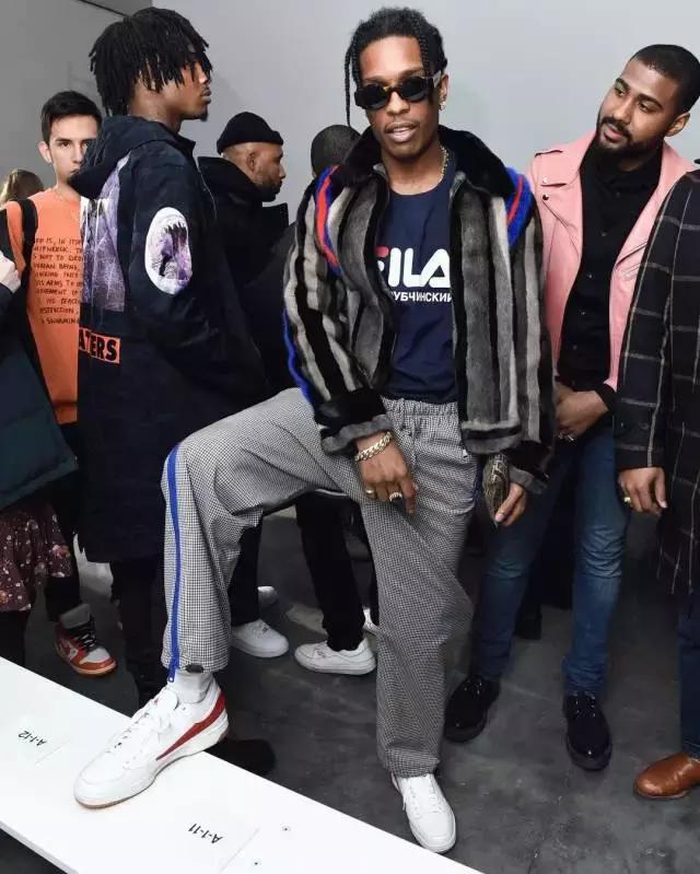 潮牌vetements带俄罗斯字母,vetement官方旗舰店潮牌