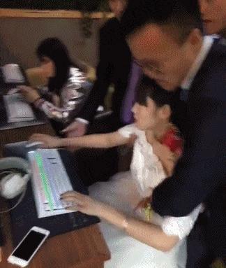 玩游戏新娘出嫁,结婚新郎新娘玩个游戏