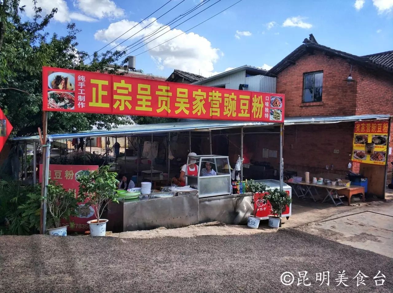 昆明捞鱼河公园万株野花如期绽放，国庆节踩烂2张共享单车也得去