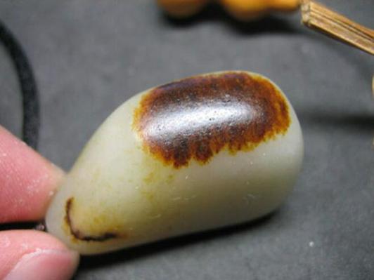 羊脂玉山料和籽料的区别,籽料和山料的区别哪个好