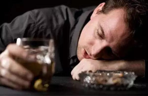 喝多酒头晕头疼胃里难受小妙招,喝醉酒头疼恶心怎么办