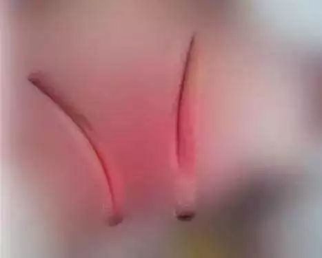 为什么现在都不给小宝宝穿开裆裤,大人为什么穿小孩的裤子