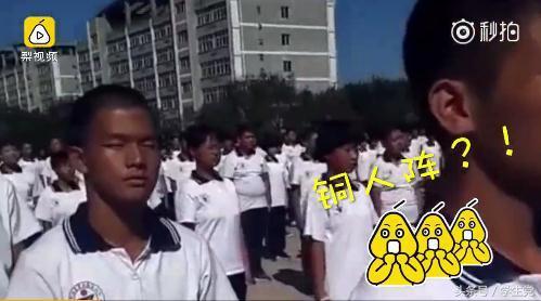 大学生军训都快结束了，没晒黑的同学肯定都不是学霸