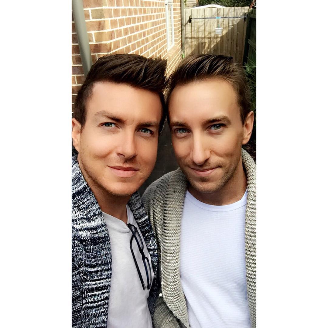 一件纯白的t恤搭配拉风的tee,一件白t恤男