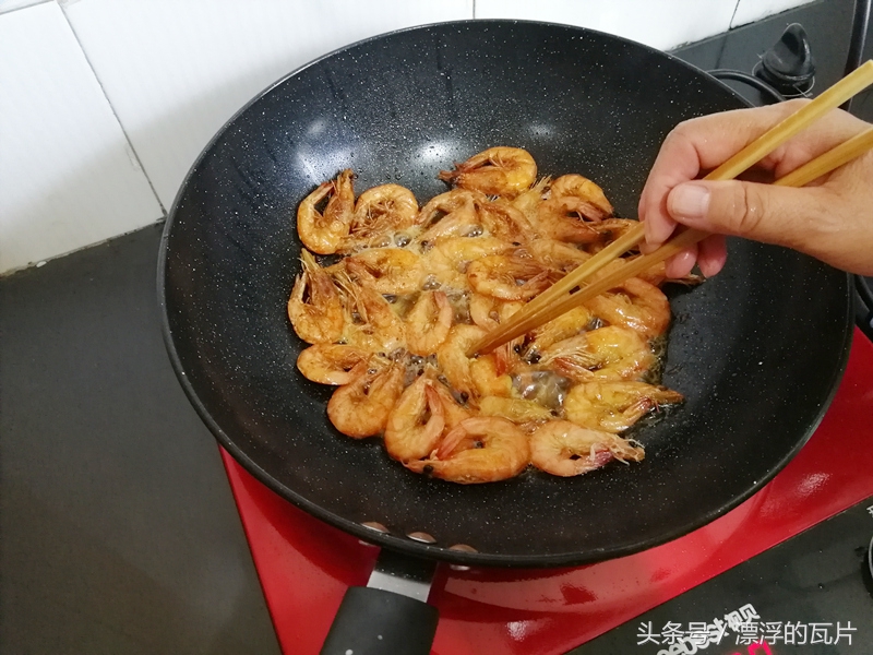 老式电磁炉用一般的锅炒菜会糊吗,电磁炉out2烧了