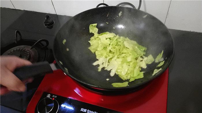 老式电磁炉用一般的锅炒菜会糊吗,电磁炉out2烧了