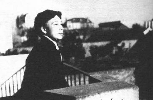 铝锅蒸蛋糕、铁丝烤面包……面对苦难仍不忘优雅的一代名媛郭婉莹