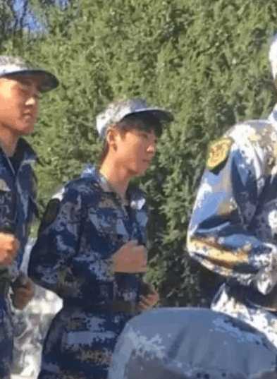 王俊凯军训前的照片,王俊凯军训时的图片