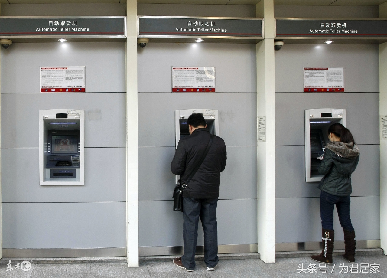 银行自助取款机取钱，卡里的钱被扣了，我们没拿到钱，应该怎么办