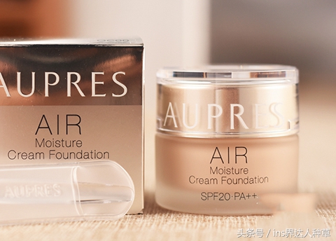 邓伦的这张自拍我真是看不懂了，网友：这下好了，化妆品全曝光了