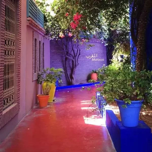 时装大师圣罗兰的秘密花园到底什么样?