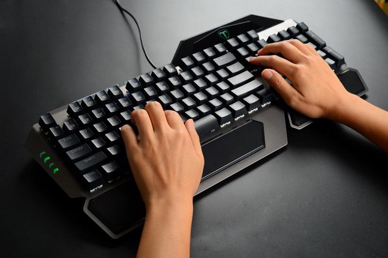 装甲键盘,eti119刀锋机械键盘测评