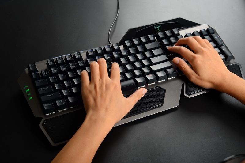 装甲键盘,eti119刀锋机械键盘测评