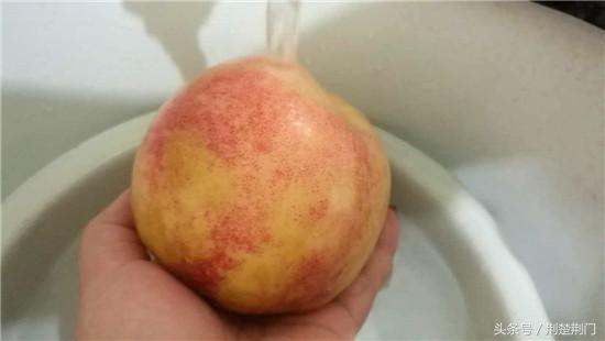洗桃子如何去毛不用盐,怎样清洗桃子上的桃毛