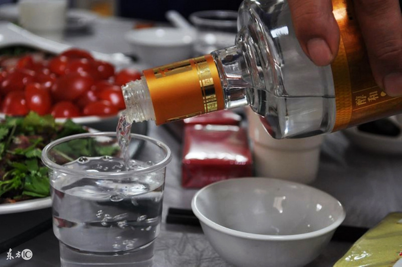 患上痛风能喝白酒吗