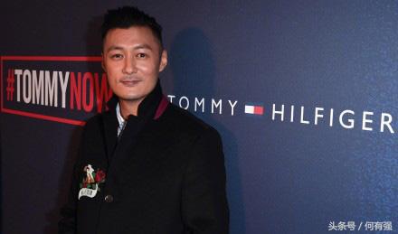 杨幂凭什么成为mk全球代言人 (杨幂同款绿色mk国内专柜多少钱)