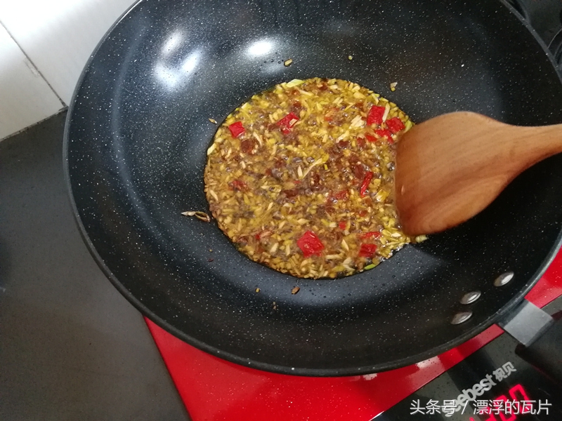 老式电磁炉用一般的锅炒菜会糊吗,电磁炉out2烧了