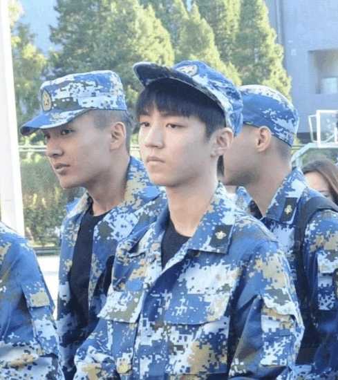 王俊凯军训前的照片,王俊凯军训时的图片