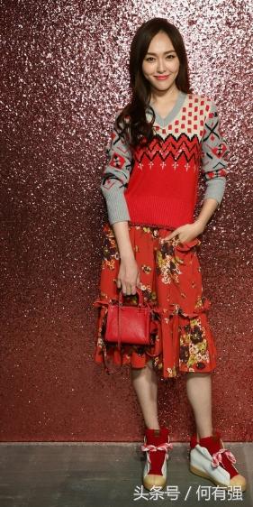 杨幂凭什么成为mk全球代言人 (杨幂同款绿色mk国内专柜多少钱)