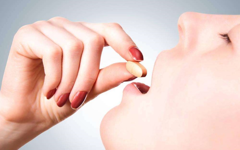 灰指甲没治自动好怎么回事,治疗灰指甲的药伤肝有办法缓解吗